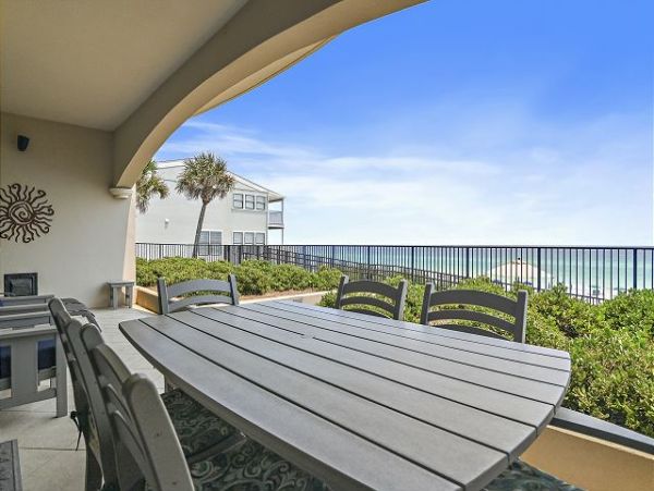 Stunning Four Bedroom vacation Home Beach front NEW ARRIVAL